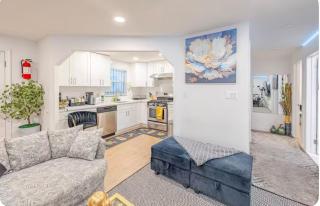 Exquisite 3 Bedrooms - Newark - 8