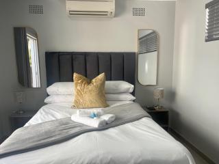 Luxury Suites on Santorini - East London - 2