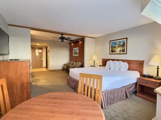 Studio 211 - Perfect Location with Pool and Hot Tub - 3