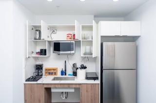 Luxury Studio Suite with King Bed Near Brickell & Marlins Park - 8