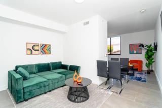 Luxury Studio Suite with King Bed Near Brickell & Marlins Park - 9