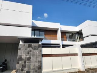 New modern 2BR Private villa- 5mins to the beach - Canggu - 3