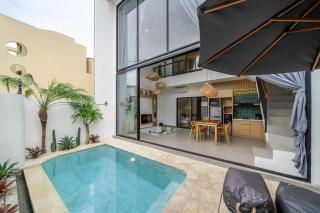 Villa Arcelio Luxury 2BR Villa Steps from Restaurants and Gym - Canggu - 2