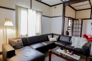 Cosy 3-Bed Home with Fireplace & Outdoor BBQ - 9