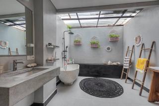 Family villa in central Canggu - 1