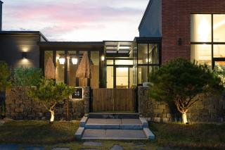 Huerim Pool Villa Private Pension - Gyeongju - 1