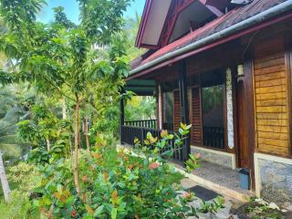 Mentawai Private Villa and Boat at Yantos Place -  - 8