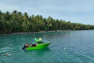 Mentawai Private Villa and Boat at Yantos Place - 5