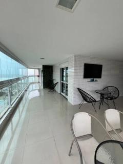 Apto de 180m vista mar, com 03 suites equipadas com ar condicionado, tvs e sacada, varanda gourmet e 02 vagas de garagem cobertas, a 50 metros da praia Tupi - Praia Grande - 7