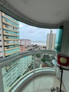 Apto de 180m vista mar, com 03 suites equipadas com ar condicionado, tvs e sacada, varanda gourmet e 02 vagas de garagem cobertas, a 50 metros da praia Tupi - Praia Grande - 6