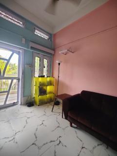 Minimalistic white stay - 6