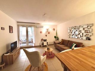 Le 14 - Spacieux Deux Chambres - Nimes - 9