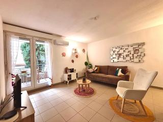 Le 14 - Spacieux Deux Chambres - Nimes - 8