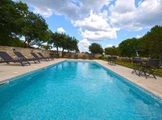 Tranquil Getaway with Shared Pool in Bale - Bale - 7