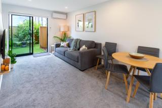 Central Convenience Stroll to Bars and Eateries - Christchurch - 0