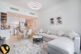 Vogue Downtown Views II with Direct Access to Dubai Mall Via a Climate Controlled Bridge, One Bedroom Apartment with Balcony and City View - 1