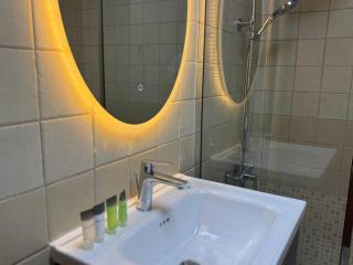 ASHRI modern Elegant apt Near Metro in Marina - 2