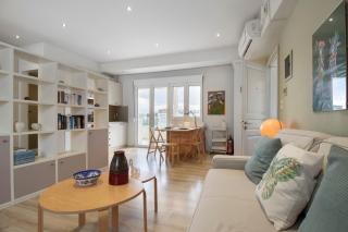 Central Apartment on Lionsquare with Sea and City View - 0
