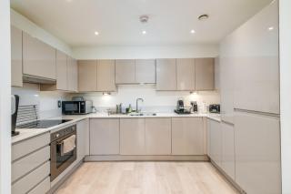 Gorgeous Wembley Flat - 9