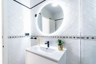 Renovated Townhouse - Rooftop, Garden & Stunning Views - 2