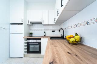 Renovated Townhouse - Rooftop, Garden & Stunning Views - 7