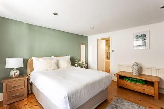 Cottage Style Three Bedroom House - 8