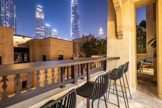 Upgraded 1BR Retreat with Iconic Burj Khalifa Views - 4