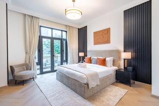 Upgraded 1BR Retreat with Iconic Burj Khalifa Views - 7
