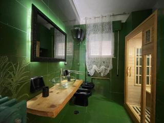 Lush Escape Suites - hottube and sauna - Bari - 9