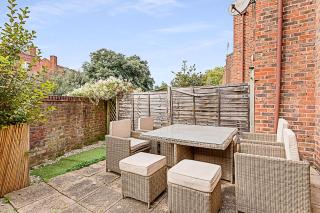 Beautiful Three-Bedroom House in Richmond - Richmond upon Thames - 5