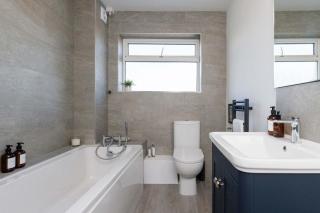 Beautifully Refurbished 4-Bed Beachside Retreat - Selsey - 7