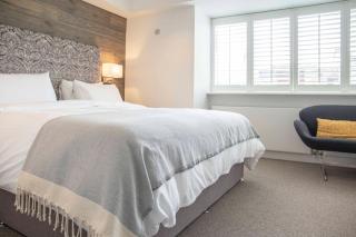 Stunning Rare Soho Gem - 7