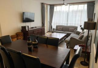 Luxurious 3-Bedroom Sandton Retreat at 7 Alice Lane - Johannesburg - 6