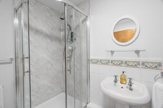 Spacious Apartment, Near Birmingham Centre + NEC - 4