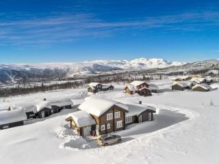 New Timber Lodge with Stunning Views & Comfort - 0