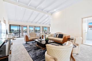 Perfect Waterfront Escape in Surfers Paradise - 6