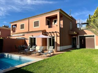 Gated Family Villa with Private Pool and Garden - - 4