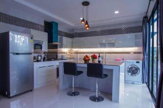 The V Villa 4, 171 - 2