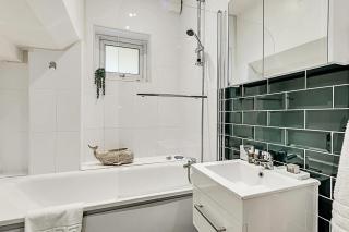 Modern Comfort Two Bedroom Gem on the Rye - London - 6
