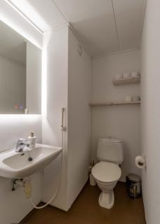 Good 3 rooms apartment with free parking & beds for 6! - 2