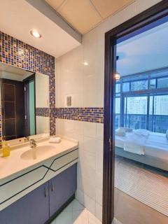 Next to METRO 1BED with Panoramic Lake View - 1