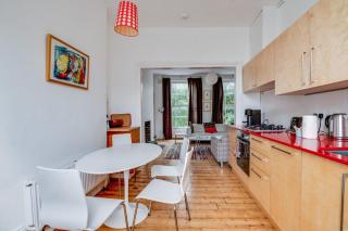 Bright Two Bedroom Apartment Near Vibrant Camden Town - London - 2