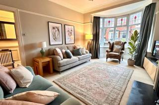 Stunning Coastal Retreat Whitley Bay Sleeps 9 - Whitley Bay - 6