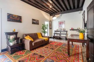 Canal View Luxury Heritage Retreat 2 Bedroom - Venice - 9