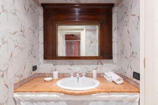Canal View Luxury Heritage Retreat 2 Bedroom - Venice - 8