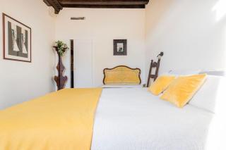 Canal View Luxury Heritage Retreat 2 Bedroom - Venice - 4