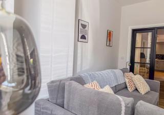 The Dale - Large 4BR House - Nottingham - 9