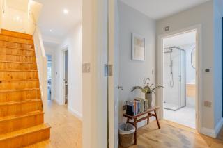 Contemporary 2BD Cottage-Style Flat Hackney - 2