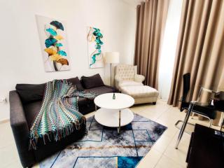 Elegant Fresh 1BR with Heated Pool, just steps from Mall, Restaurants & Fitness center - Dubai - 7