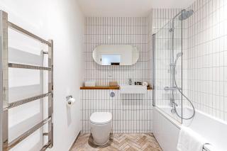 Chic Crystal Palace Flat with Balcony & Workspace - 7